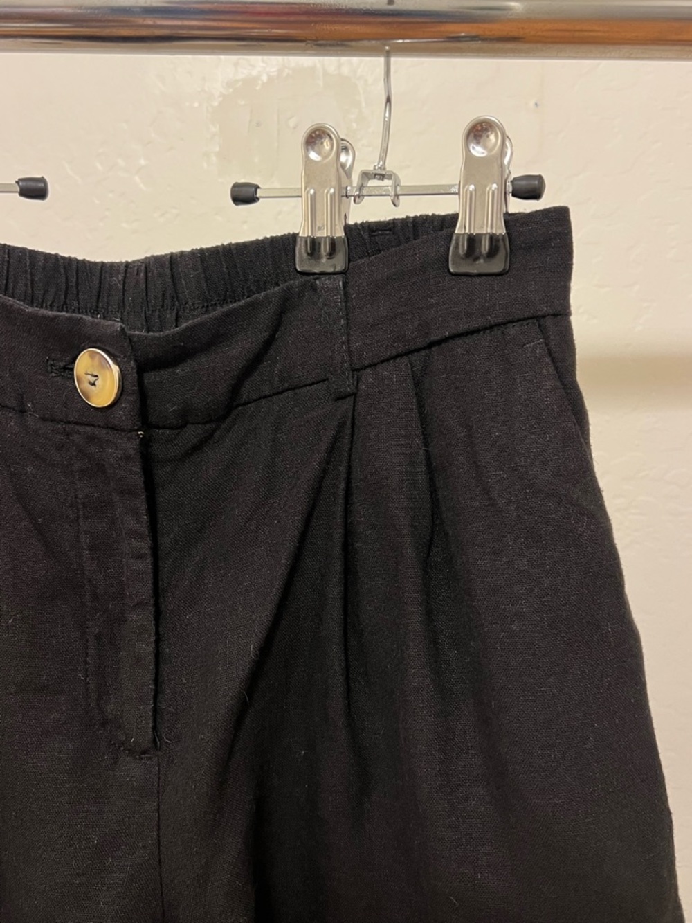 High-Waist Black Linen Shorts - Picture 2 of 3